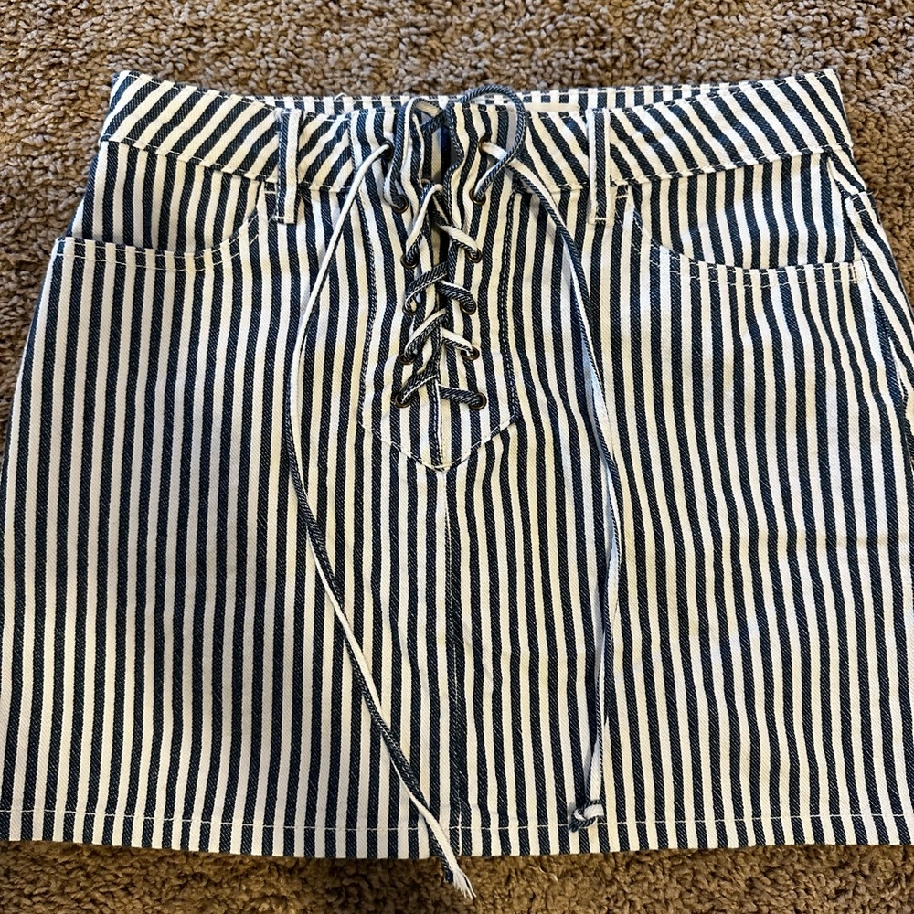 Cute lace up striped skirt